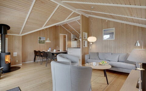 Uolevi - 200M from the Sea: Flooring, Wand, Fussboden, Interior Design, Holz, Decke, Holzboden, Beleuchtung, Möbel, Laminatboden