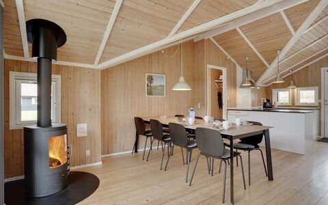 Uolevi - 200M from the Sea: Flooring, Wand, Fussboden, Interior Design, Holz, Decke, Holzboden, Beleuchtung, Möbel, Laminatboden