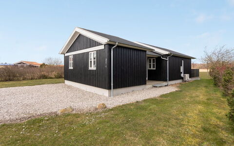 Evin - 800M from the Sea: Haus, Zuhause, Tür, Dach, Hütte, Estate, Garten, Schatten, Abstellgleis, Garten