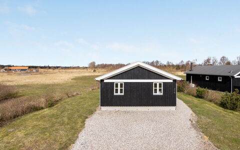 Evin - 800M from the Sea: Haus, Zuhause, Tür, Dach, Hütte, Estate, Garten, Schatten, Abstellgleis, Garten