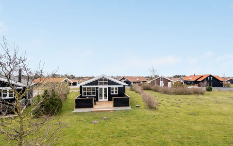Evin - 800M from the Sea: Haus, Zuhause, Tür, Dach, Hütte, Estate, Garten, Schatten, Abstellgleis, Garten