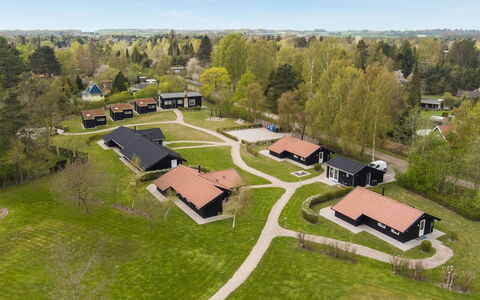Nafni - 200M from the Sea: Flooring, Wand, Fussboden, Interior Design, Holz, Decke, Holzboden, Beleuchtung, Möbel, Laminatboden
