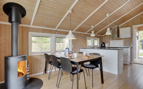 Nafni - 200M from the Sea: Flooring, Wand, Fussboden, Interior Design, Holz, Decke, Holzboden, Beleuchtung, Möbel, Laminatboden