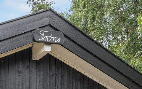 Nafni - 200M from the Sea: Flooring, Wand, Fussboden, Interior Design, Holz, Decke, Holzboden, Beleuchtung, Möbel, Laminatboden