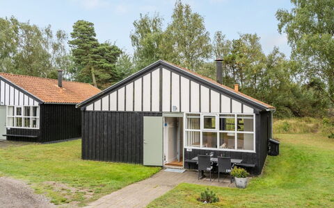 Julkil - 250M from the Sea: Dach, Haus, Zuhause, Hütte, Abstellgleis, Estate, Auffahrt, Gartenbauten, Garten, Schuppen