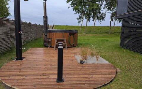 Engli - 90M from the Sea: Garten, Holzbeize, Hartholz, Hinterhof, Garten, Landscaping, Deck, Outdoor Struktur