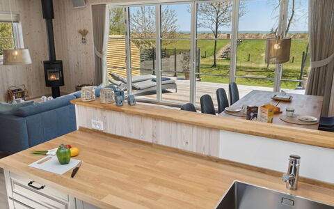 Engli - 90M from the Sea: Möbel, Flooring, Holz, Countertop, Interior Design, Küche, Fussboden, Cabinetry, Küchengerät, Holzbeize