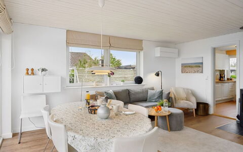 Mayla - 50M from the Sea: Möbel, Interior Design, Flooring, Wand, Fussboden, Couch, Holz, Decke, Wohnzimmer, Tabelle