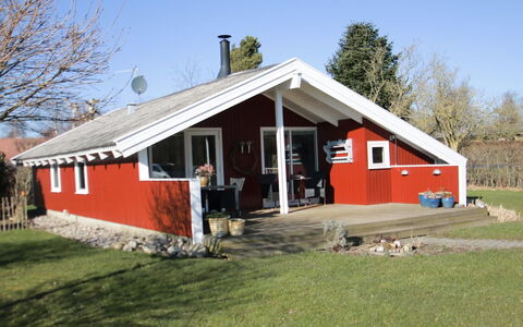 Akari - 400M from the Sea: Haus, Zuhause, Dach, Wohngebiet, Hütte, Estate, Bauernhaus, Rasen, Landscaping, Abstellgleis