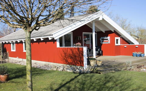 Akari - 400M from the Sea: Haus, Zuhause, Dach, Wohngebiet, Hütte, Estate, Bauernhaus, Rasen, Landscaping, Abstellgleis
