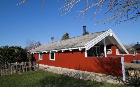Akari - 400M from the Sea: Haus, Zuhause, Dach, Wohngebiet, Hütte, Estate, Bauernhaus, Rasen, Landscaping, Abstellgleis