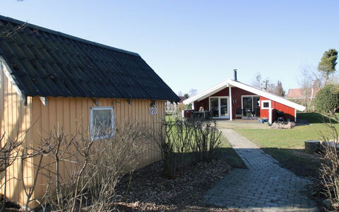 Akari - 400M from the Sea: Haus, Zuhause, Dach, Wohngebiet, Hütte, Estate, Bauernhaus, Rasen, Landscaping, Abstellgleis