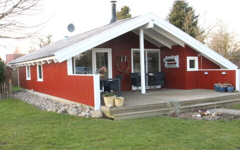 Akari - 400M from the Sea: Haus, Zuhause, Dach, Wohngebiet, Hütte, Estate, Bauernhaus, Rasen, Landscaping, Abstellgleis