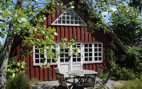 Kalv - 75M from the Sea: Wohngebiet, Dach, Vorort, Auffahrt, Estate, Kamin