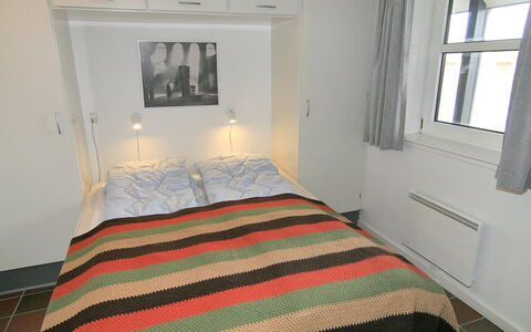Else - 100M from the Sea: Möbel, Interior Design, Fussboden, Bett, Schlafzimmer, Flooring, Holz, Zimmer, Decke, Bettdecke