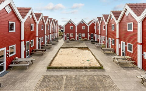 Alissa - 400M from the Sea: Möbel, Holz, Interior Design, Flooring, Fussboden, Stuhl, Zimmer, Decke, Wohnzimmer, Wohnung