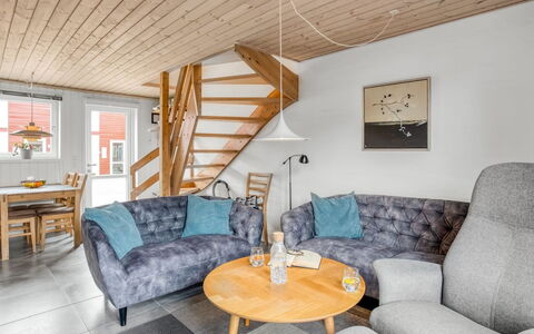 Alissa - 400M from the Sea: Möbel, Holz, Interior Design, Flooring, Fussboden, Stuhl, Zimmer, Decke, Wohnzimmer, Wohnung