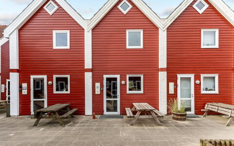 Alissa - 400M from the Sea: Möbel, Holz, Interior Design, Flooring, Fussboden, Stuhl, Zimmer, Decke, Wohnzimmer, Wohnung