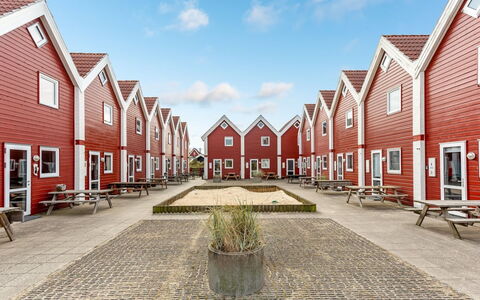 Alissa - 400M from the Sea: Möbel, Holz, Interior Design, Flooring, Fussboden, Stuhl, Zimmer, Decke, Wohnzimmer, Wohnung