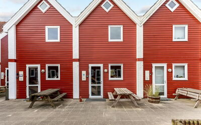 Alissa - 400M from the Sea