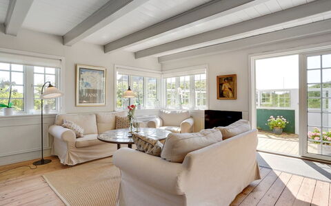 Mattias - 100M from the Sea: Interior Design, Möbel, Couch, Flooring, Decke, Holz, Fussboden, Wohnzimmer, Zuhause, Zimmer