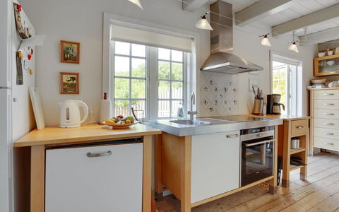 Mattias - 100M from the Sea: Küche, Countertop, Küchengerät, Cabinetry, Flooring, Möbel, Interior Design, Major Appliance, Holz, Spüle