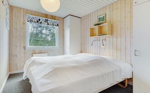 Patrice - 2Km from the Sea: Möbel, Interior Design, Stuhl, Flooring, Tabelle, Resort, Fussboden, Decke, Zimmer, Eco Hotel