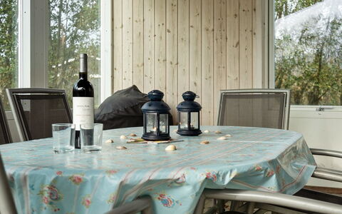 Patrice - 2Km from the Sea: Möbel, Interior Design, Stuhl, Flooring, Tabelle, Resort, Fussboden, Decke, Zimmer, Eco Hotel