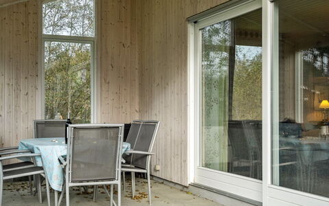 Patrice - 2Km from the Sea: Möbel, Interior Design, Stuhl, Flooring, Tabelle, Resort, Fussboden, Decke, Zimmer, Eco Hotel