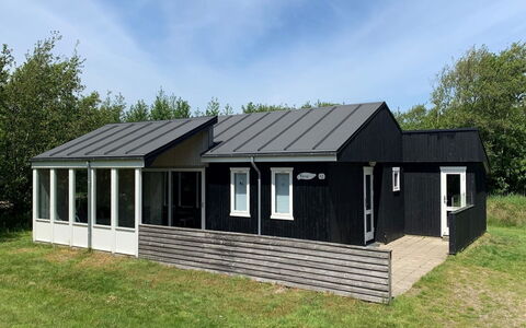 Patrice - 2Km from the Sea: Möbel, Interior Design, Stuhl, Flooring, Tabelle, Resort, Fussboden, Decke, Zimmer, Eco Hotel