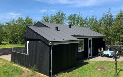 Patrice - 2Km from the Sea: Möbel, Interior Design, Stuhl, Flooring, Tabelle, Resort, Fussboden, Decke, Zimmer, Eco Hotel