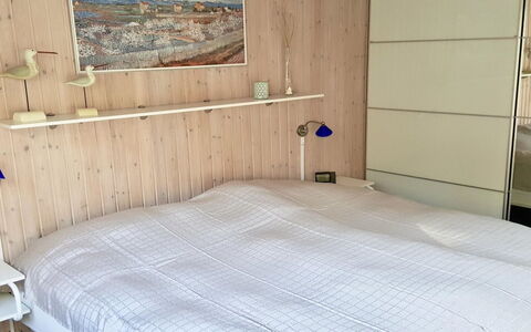 Gudrid - 500M from the Sea: Schlafzimmer, Holz, Möbel, Bett, Flooring, Bettdecke, Interior Design, Bedding, Fussboden, Linens