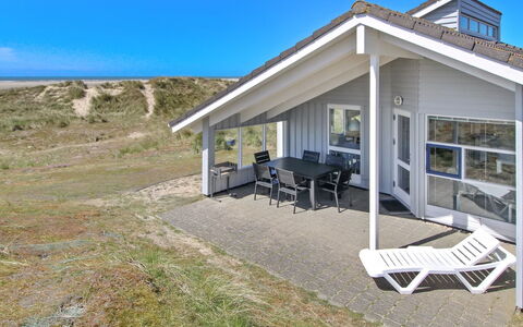 Wikar - 50M from the Sea: Die Architektur, Dach, Zuhause, Verbundwerkstoff, Daylighting, Abstellgleis, Auffahrt