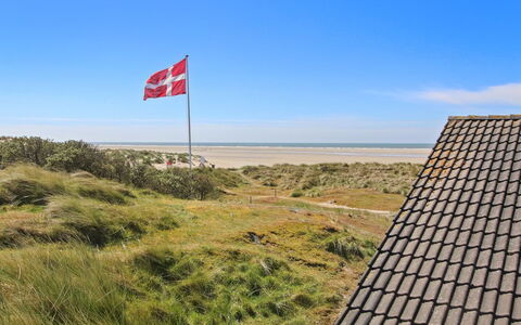 Wikar - 50M from the Sea: Die Architektur, Dach, Zuhause, Verbundwerkstoff, Daylighting, Abstellgleis, Auffahrt