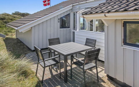 Wikar - 50M from the Sea: Die Architektur, Dach, Zuhause, Verbundwerkstoff, Daylighting, Abstellgleis, Auffahrt