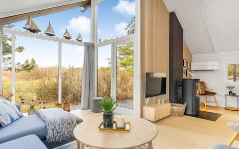 Julie - 1.5Km from the Sea: Interior Design, Holz, Decke, Flooring, Wohnzimmer, Zuhause, Möbel, Fussboden, Couch, Zimmer
