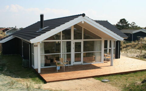 Fransiske - 800M from the Sea: Dachdecken, Hütte, Haus, Dach, Zuhause, Bauernhaus, Hütte, Estate, Dorf