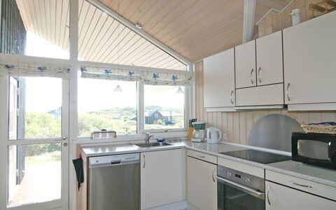Fransiske - 800M from the Sea: Dachdecken, Hütte, Haus, Dach, Zuhause, Bauernhaus, Hütte, Estate, Dorf