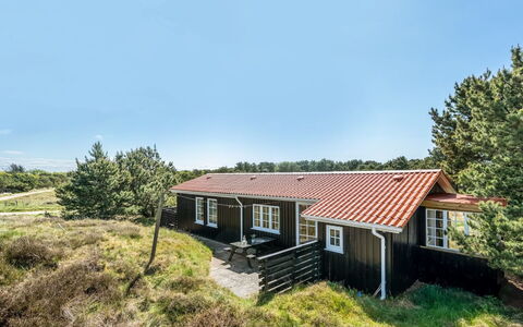 Neija - 800M from the Sea: Gras, Haus, Dach, Zuhause, Hütte, Strauch, Grundstueck, Ländliches Gebiet, Bauernhaus, Ground