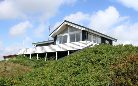Ute - 200M from the Sea: Wohngebiet, Dach, Vorort, Auffahrt, Estate, Kamin