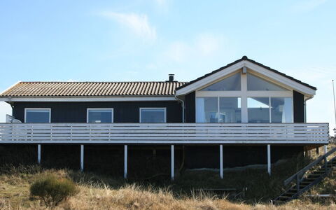 Ute - 200M from the Sea: Wohngebiet, Dach, Vorort, Auffahrt, Estate, Kamin