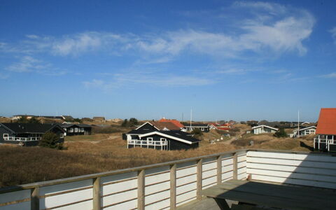 Ute - 200M from the Sea: Wohngebiet, Dach, Vorort, Auffahrt, Estate, Kamin