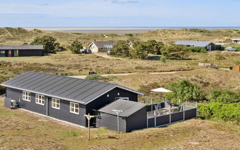 Anton - 1.5Km from the Sea: Hütte, Zuhause, Haus, Dach, Veranda, Estate, Abstellgleis, Gartenbauten, Bauernhaus, Garten