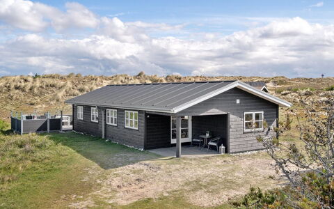 Anton - 1.5Km from the Sea: Hütte, Zuhause, Haus, Dach, Veranda, Estate, Abstellgleis, Gartenbauten, Bauernhaus, Garten