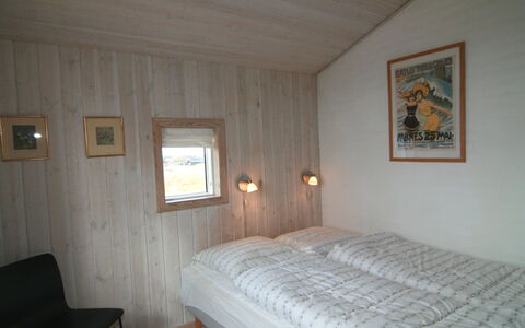 Benja - 200M from the Sea: Holz, Decke, Fussboden, Flooring, Interior Design, Schlafzimmer, Bettdecke, Bett, Bedding, Bettrahmen