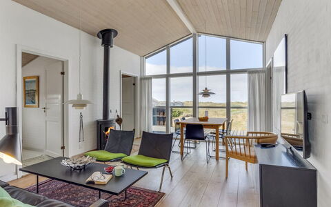 Benja - 200M from the Sea: Holz, Möbel, Decke, Interior Design, Flooring, Fussboden, Zuhause, Stuhl, Wohnzimmer, Wohnung
