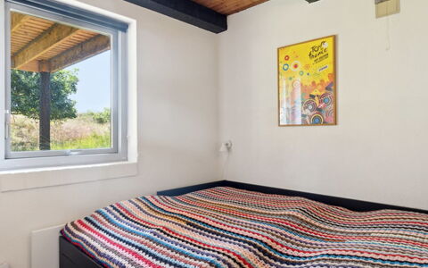 Jorinde - 2.8Km from the Sea: Wand, Interior Design, Schlafzimmer, Bett, Holz, Decke, Bettdecke, Möbel, Zimmer, Bedding