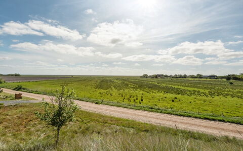 Jorinde - 2.8Km from the Sea: Möbel, Interior Design, Stuhl, Flooring, Tabelle, Resort, Fussboden, Decke, Zimmer, Eco Hotel