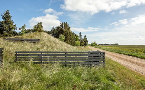 Jorinde - 2.8Km from the Sea: Möbel, Interior Design, Stuhl, Flooring, Tabelle, Resort, Fussboden, Decke, Zimmer, Eco Hotel