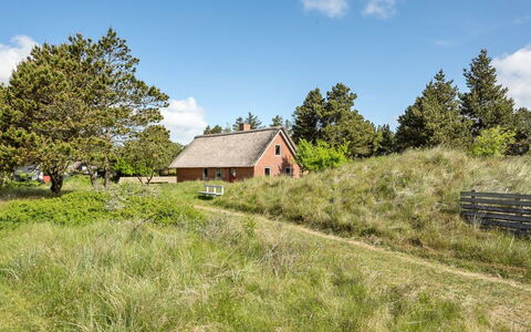 Jorinde - 2.8Km from the Sea: Möbel, Interior Design, Stuhl, Flooring, Tabelle, Resort, Fussboden, Decke, Zimmer, Eco Hotel